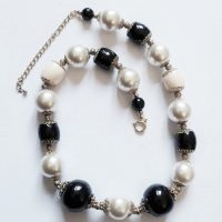 black & pearl bead necklace