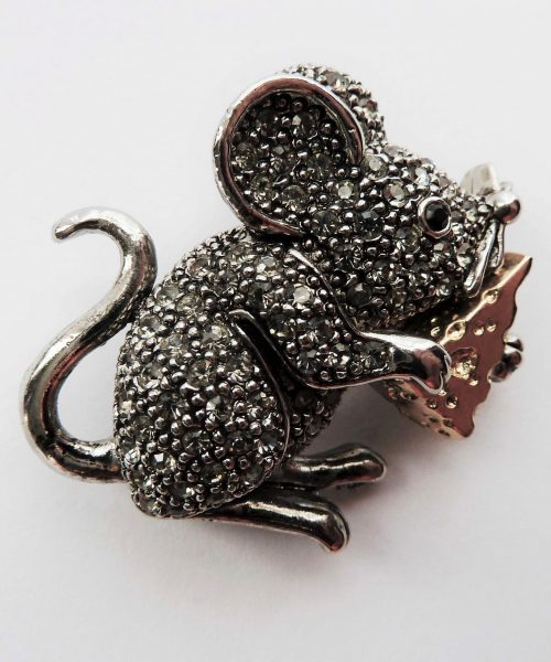 grey mouse brooch with cheese