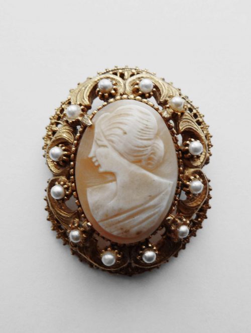 Florenze cameo pearls brooch