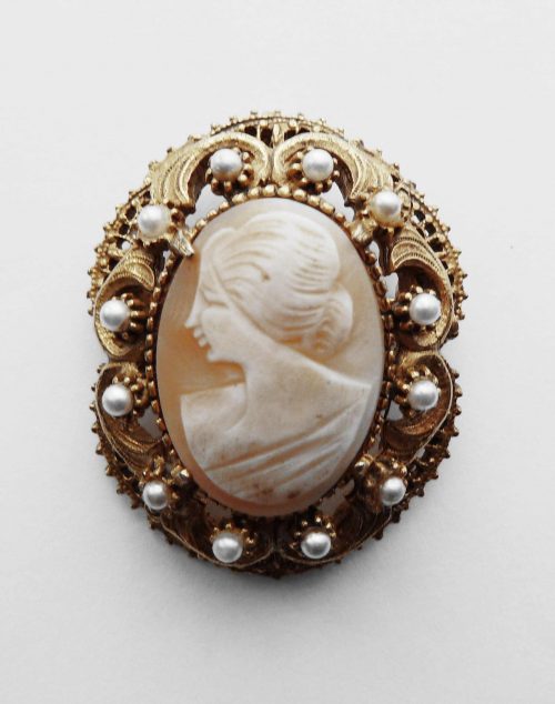 Florenze cameo pearls brooch