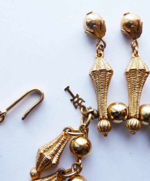 Trifari gilt balls necklace clasp