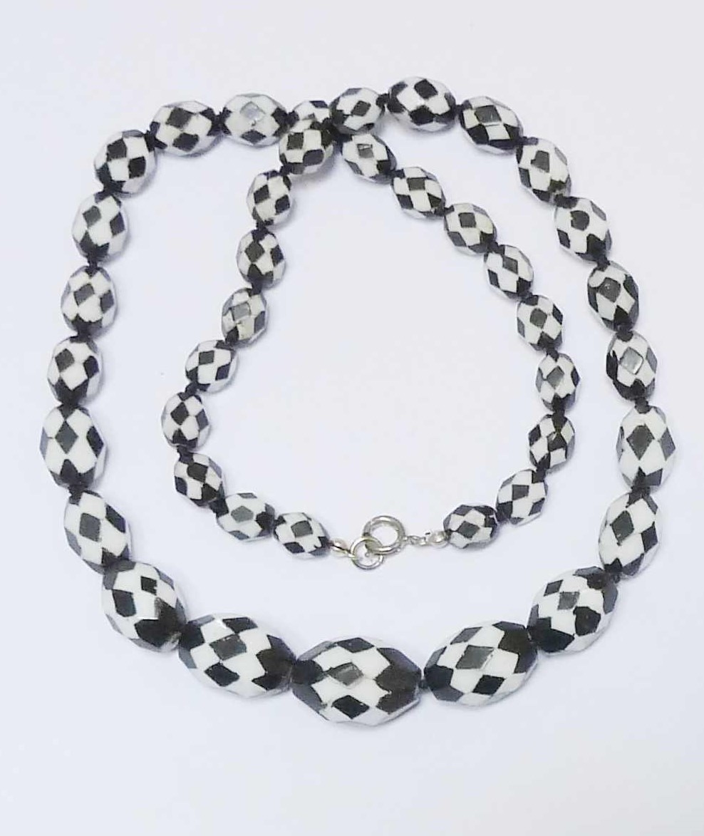 VINTAGE BLACK AND WHITE GLASS BEADS CUT INTO A DIAMOND PATTERN - BLACK OVER  WHITE