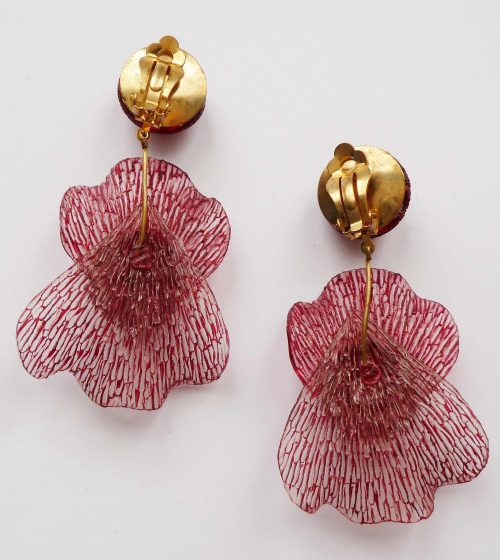 red resin flower squares clip earrings back