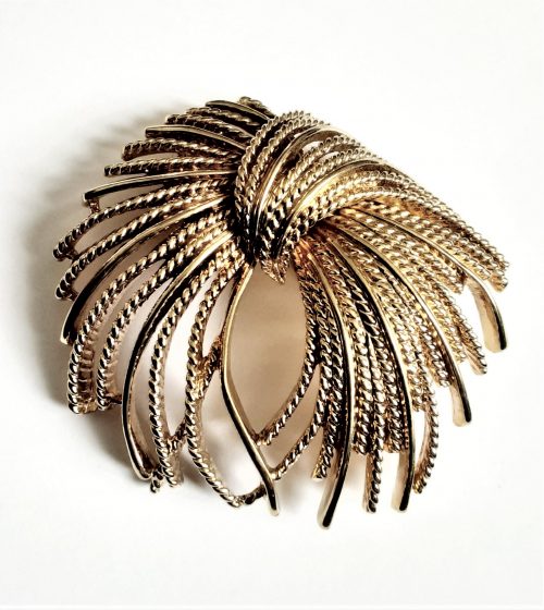 Monet gold tone brooch 1960s