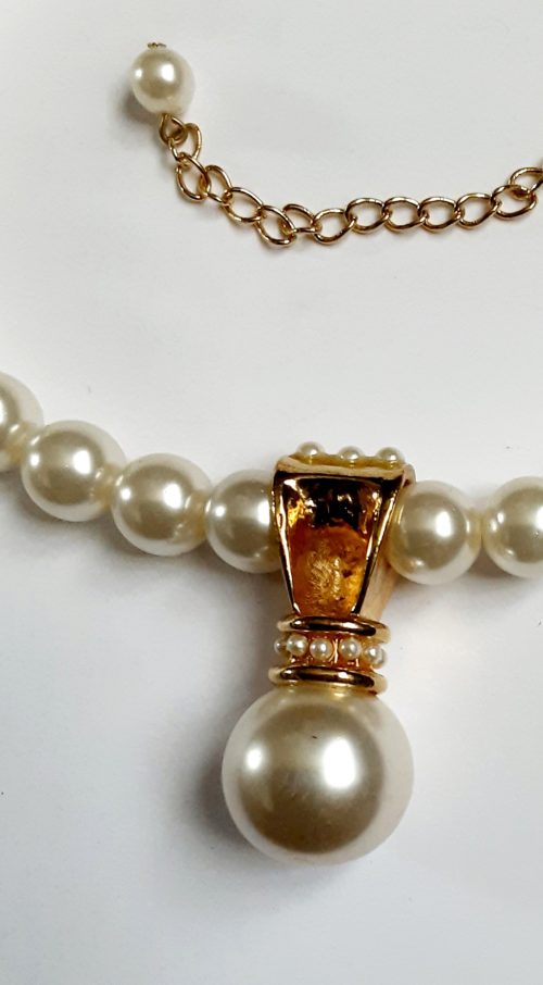 pearls gilt collar necklace closeup back