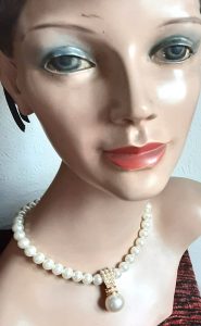 pearls gilt collar necklace on dummy